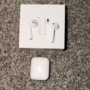 (Like new) Apple Airpods with Case